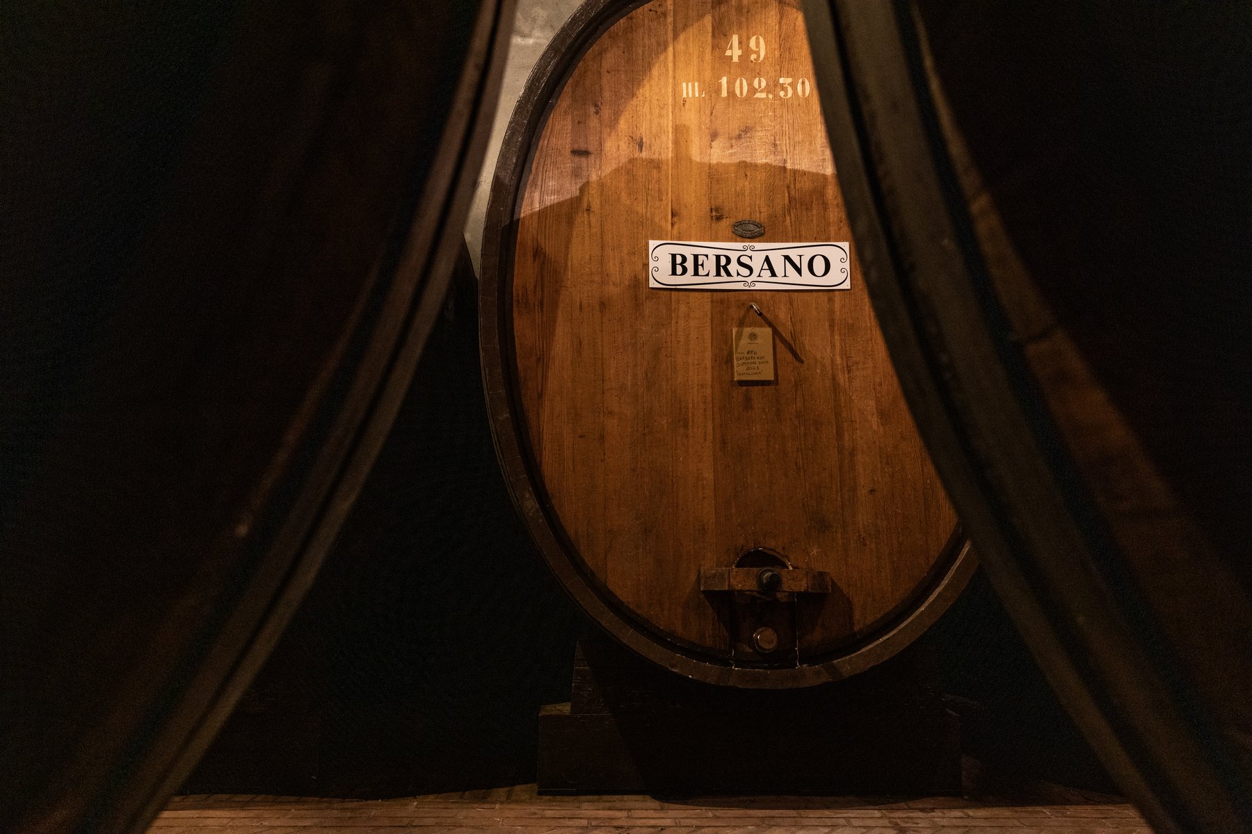 Grande botte Bersano nella cantina storica